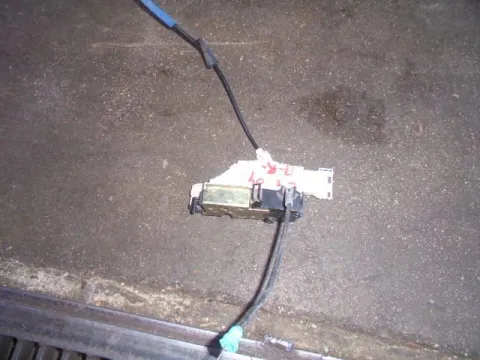 Ηλεκτρομαγνητική Κλειδαριά Πίσω Δεξιά 6pin για CITROEN C4 (2004 - 2007) (LC) , (2007 - 2011) Ηλεκτρομαγνητική Κλειδαριά Πίσω Δεξιά 6pin για CITROEN C4 (2004 - 2007) (LC) , (2007 - 2011)