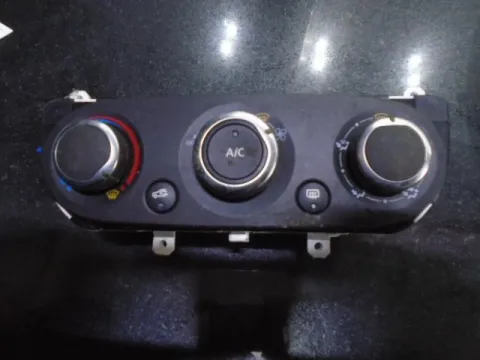 Χειριστήρια Καλοριφέρ για RENAULT CLIO (2009 - 2013) Χειριστήρια Καλοριφέρ για RENAULT CLIO (2009 - 2013)