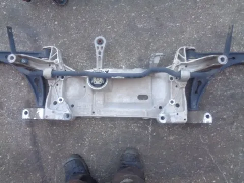 Γέφυρα Εμπρός Οριζόντια για VW GOLF (2004 - 2008) Mk5 (1K1)  *ΔΒ* ΠΑΛΕΤΑ 181 *208293* Γέφυρα Εμπρός Οριζόντια για VW GOLF (2004 - 2008) Mk5 (1K1)  *ΔΒ* ΠΑΛΕΤΑ 181 *208293*