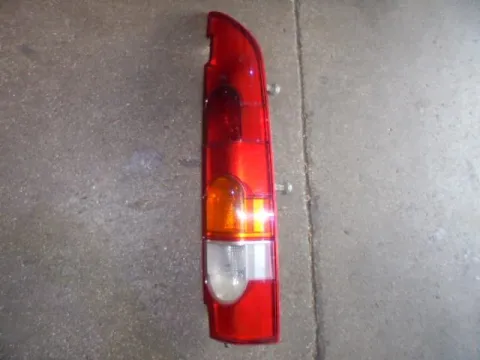 Φανάρι Πίσω Δεξί (Από Δίφυλλη) για RENAULT KANGOO (2003 - 2008) (KC) Φανάρι Πίσω Δεξί (Από Δίφυλλη) για RENAULT KANGOO (2003 - 2008) (KC)
