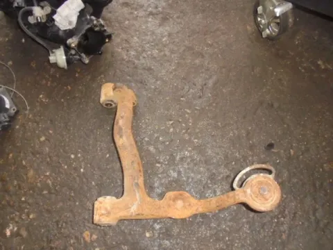 Ψαλίδι Εμπρός Αριστερό Άνω για VW TRANSPORTER (1991 - 1996) (70X) (T4) Ψαλίδι Εμπρός Αριστερό Άνω για VW TRANSPORTER (1991 - 1996) (70X) (T4)