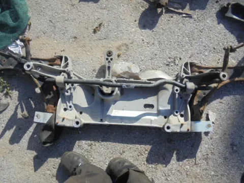 Γέφυρα Εμπρός Οριζόντια για VW GOLF (2004 - 2008) Mk5 (1K1) *ΔΒ* ΠΑΛΕΤΑ 217 *212463* Γέφυρα Εμπρός Οριζόντια για VW GOLF (2004 - 2008) Mk5 (1K1) *ΔΒ* ΠΑΛΕΤΑ 217 *212463*