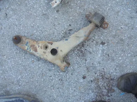 Ψαλίδι Εμπρός Δεξί για MITSUBISHI LANCER (1997 - 2004) (CK) Ψαλίδι Εμπρός Δεξί για MITSUBISHI LANCER (1997 - 2004) (CK)
