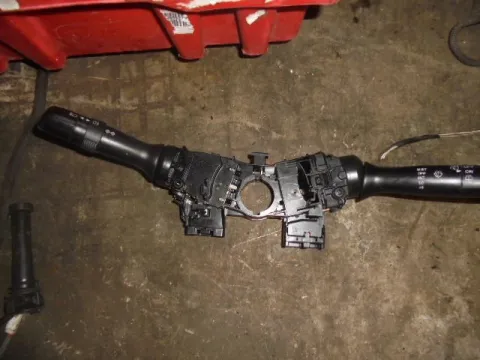 Διακόπτης Φώτων-Φλάς για TOYOTA AYGO (2005 - 2009) (B10) Διακόπτης Φώτων-Φλάς για TOYOTA AYGO (2005 - 2009) (B10)
