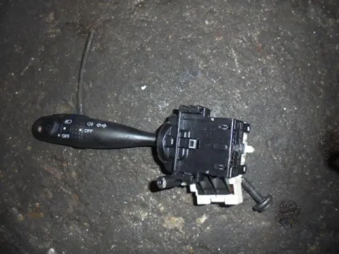 Διακόπτης Φώτων-Φλάς για TOYOTA COROLLA (2004 - 2007) (E120) Διακόπτης Φώτων-Φλάς για TOYOTA COROLLA (2004 - 2007) (E120)