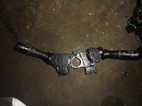 Διακόπτης Φώτων-Φλάς για TOYOTA RAV-4 (1994 - 1997) (XA10) Διακόπτης Φώτων-Φλάς για TOYOTA RAV-4 (1994 - 1997) (XA10)