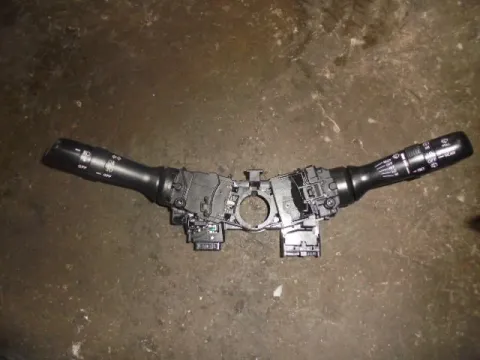Διακόπτης Φώτων-Φλάς για TOYOTA RAV-4 (2006 - 2009) (XA30) Διακόπτης Φώτων-Φλάς για TOYOTA RAV-4 (2006 - 2009) (XA30)