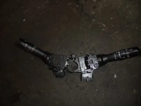 Διακόπτης Φώτων-Φλάς για TOYOTA RAV-4 (2006 - 2009) (XA30) Διακόπτης Φώτων-Φλάς για TOYOTA RAV-4 (2006 - 2009) (XA30)