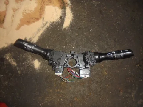 Διακόπτης Φώτων-Φλάς για TOYOTA RAV-4 (1994 - 1997) (XA10) Διακόπτης Φώτων-Φλάς για TOYOTA RAV-4 (1994 - 1997) (XA10)