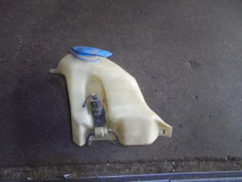 Δοχείο Υαλοκαθαριστήρων Με Μοτέρ για VW POLO (1994 - 1999) (6N1) Δοχείο Υαλοκαθαριστήρων Με Μοτέρ για VW POLO (1994 - 1999) (6N1)