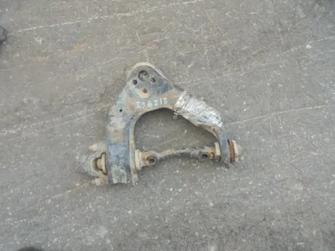 Ψαλίδι Εμπρός Αριστερό Άνω για HYUNDAI H-1 STAREX (1998 - 2001) Ψαλίδι Εμπρός Αριστερό Άνω για HYUNDAI H-1 STAREX (1998 - 2001)