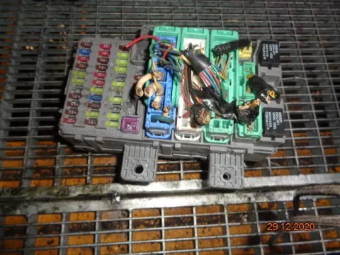 Ασφαλειοθήκη Μηχανής (37832LN) (SMG-G230) για HONDA CIVIC (2006 - 2009) (FD - K - N) Ασφαλειοθήκη Μηχανής (37832LN) (SMG-G230) για HONDA CIVIC (2006 - 2009) (FD - K - N)