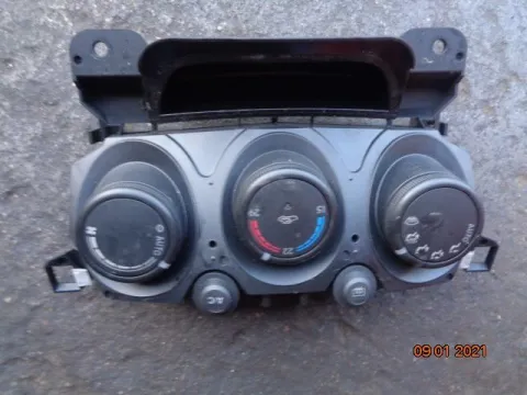 Χειριστήρια Καλοριφέρ για MAZDA 2 (2008 - 2011) (DE) Χειριστήρια Καλοριφέρ για MAZDA 2 (2008 - 2011) (DE)