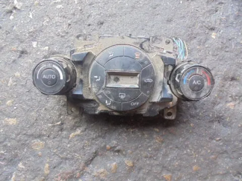 Χειριστήρια Καλοριφέρ 8A6T18C612 για FORD FIESTA (2008 - 2012) Mk6 (JA8) Χειριστήρια Καλοριφέρ 8A6T18C612 για FORD FIESTA (2008 - 2012) Mk6 (JA8)
