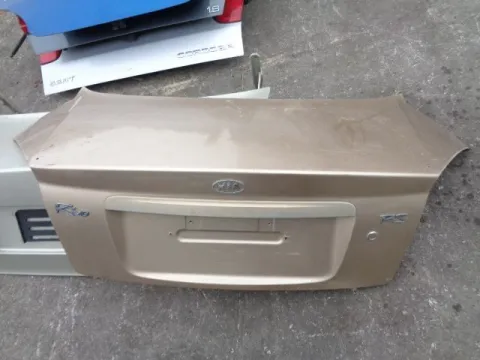 Καπό Πίσω ΛΙΓΟ ΧΤΥΠΗΜΕΝΟ για KIA RIO (1999 - 2002) (DC) Sedan - 4dr  *ΔΒ* Καπό Πίσω ΛΙΓΟ ΧΤΥΠΗΜΕΝΟ για KIA RIO (1999 - 2002) (DC) Sedan - 4dr  *ΔΒ*