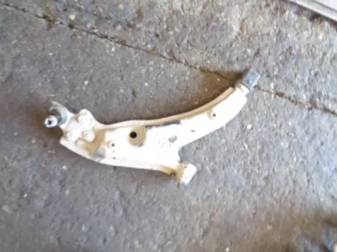 Ψαλίδι Εμπρός Δεξί για TOYOTA STARLET (1990 - 1995) (EP80-2) Ψαλίδι Εμπρός Δεξί για TOYOTA STARLET (1990 - 1995) (EP80-2)