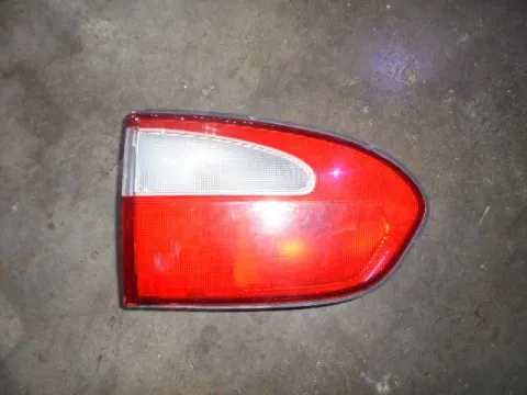 Φανάρι Πίσω Αριστερό Καπού για HYUNDAI H-1 STAREX (1998 - 2001) Φανάρι Πίσω Αριστερό Καπού για HYUNDAI H-1 STAREX (1998 - 2001)