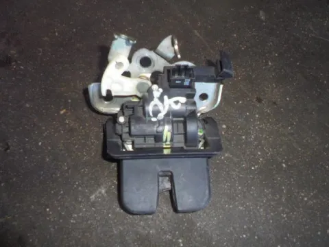 Ηλεκτρομαγνητική Κλειδαριά Μπαγκάζ 4PIN για AUDI A3 (2008 - 2011) (8P) Sportback - 5dr Ηλεκτρομαγνητική Κλειδαριά Μπαγκάζ 4PIN για AUDI A3 (2008 - 2011) (8P) Sportback - 5dr