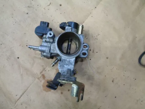 Σώμα Πεταλούδας (89452-52011) για TOYOTA YARIS (2003 - 2005) (XP10) Σώμα Πεταλούδας (89452-52011) για TOYOTA YARIS (2003 - 2005) (XP10)