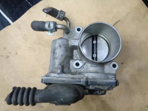 Σώμα Πεταλούδας (22030-47010) για TOYOTA VERSO (2009 - ) Σώμα Πεταλούδας (22030-47010) για TOYOTA VERSO (2009 - )