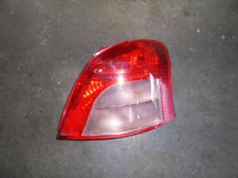 Φανάρι Πίσω Δεξί (Ραγισμένο) για TOYOTA YARIS (2006 - 2009) (KL9) Φανάρι Πίσω Δεξί (Ραγισμένο) για TOYOTA YARIS (2006 - 2009) (KL9)