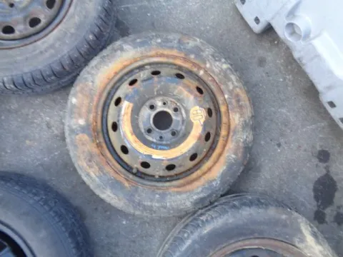 Ζαντολάστιχο ΡΕΖΕΡΒΑ ΚΑΡΕ 4x100 PIRELLI 135/80/14 για ΔΙΕΘΝΗ  *Δ* Ζαντολάστιχο ΡΕΖΕΡΒΑ ΚΑΡΕ 4x100 PIRELLI 135/80/14 για ΔΙΕΘΝΗ  *Δ*