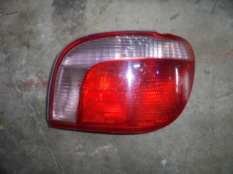 Φανάρι Πίσω Δεξί Με Ντουί (ΕΛΑΤΤΩΜΑΤΙΚΟ) για TOYOTA YARIS (1999 - 2002) (XP10) Φανάρι Πίσω Δεξί Με Ντουί (ΕΛΑΤΤΩΜΑΤΙΚΟ) για TOYOTA YARIS (1999 - 2002) (XP10)