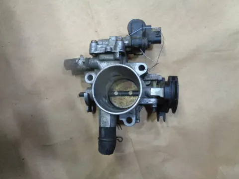 Σώμα Πεταλούδας για TOYOTA COROLLA (2000 - 2002) (ZE111) Σώμα Πεταλούδας για TOYOTA COROLLA (2000 - 2002) (ZE111)