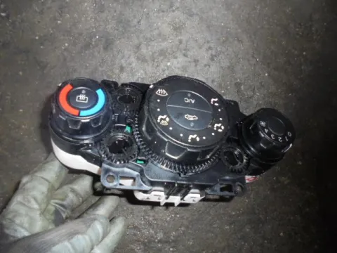 Χειριστήρια Καλοριφέρ 8A6119980AE για FORD FIESTA (2008 - 2012) Mk6 (JA8) Χειριστήρια Καλοριφέρ 8A6119980AE για FORD FIESTA (2008 - 2012) Mk6 (JA8)