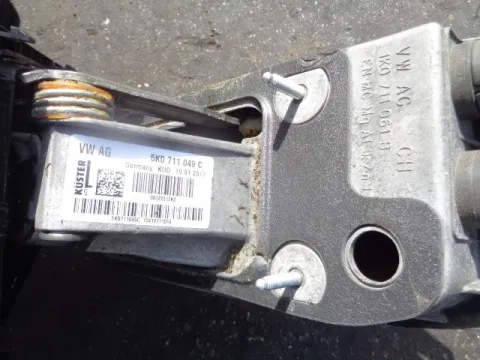 Μοχλός με ντίζες Ταχυτήτων 1K0711061B 5K0711049C για SEAT IBIZA (2008 - 2013) (6J)    *ΔΒ* -  Μοχλός με ντίζες Ταχυτήτων 1K0711061B 5K0711049C για SEAT IBIZA (2008 - 2013) (6J)    *ΔΒ* -