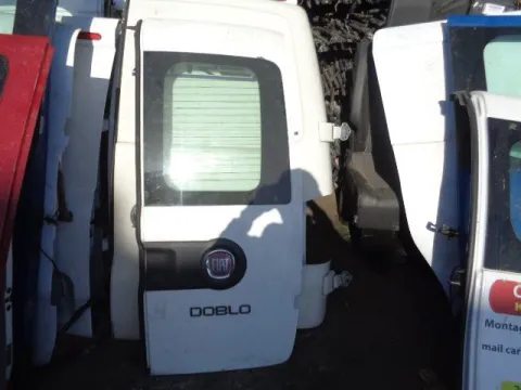 Πόρτα Πίσω Δεξιά Δίφυλλη Με Τζάμι για FIAT DOBLO (2010 - 2015) (152) *Γ* Πόρτα Πίσω Δεξιά Δίφυλλη Με Τζάμι για FIAT DOBLO (2010 - 2015) (152) *Γ*