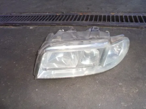 Φανάρι Εμπρός Αριστερό (Σπασμένη Βάση) για AUDI A4 (1999 - 2001) (8D) Φανάρι Εμπρός Αριστερό (Σπασμένη Βάση) για AUDI A4 (1999 - 2001) (8D)