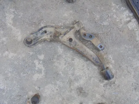 Ψαλίδι Εμπρός Αριστερό για NISSAN PRIMERA (1996 - 1999) (P11)    ΠΑΛΕΤΑ *1*     *223237*