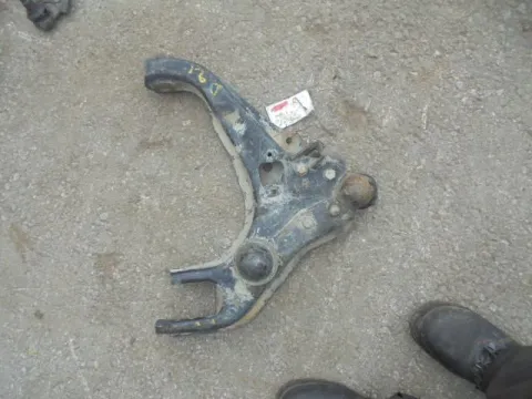 Ψαλίδι Εμπρός Δεξί Κάτω για NISSAN D21 - 720 - 520 (1986 - 1997) D21 *4x4*    ΠΑΛΕΤΑ *1*     *223238* Ψαλίδι Εμπρός Δεξί Κάτω για NISSAN D21 - 720 - 520 (1986 - 1997) D21 *4x4*    ΠΑΛΕΤΑ *1*     *223238*