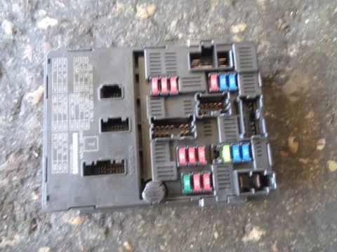 Ασφαλειοθήκη 284B71H24A για NISSAN NOTE (2013- ) Ασφαλειοθήκη 284B71H24A για NISSAN NOTE (2013- )