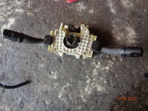 Διακόπτης Φώτων-Φλάς για HYUNDAI ELANTRA (2000 - 2004) (XD) Διακόπτης Φώτων-Φλάς για HYUNDAI ELANTRA (2000 - 2004) (XD)