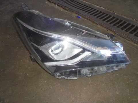 Φανάρι Εμπρός Δεξί (Ελαττωματικό LED) για TOYOTA YARIS (2017 - ) Φανάρι Εμπρός Δεξί (Ελαττωματικό LED) για TOYOTA YARIS (2017 - )