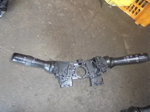 Διακόπτης Φώτων-Φλάς για TOYOTA YARIS (2006 - 2009) (KL9) Διακόπτης Φώτων-Φλάς για TOYOTA YARIS (2006 - 2009) (KL9)