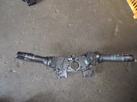 Διακόπτης Φώτων-Φλάς  για TOYOTA YARIS (2006 - 2009) (KL9) Διακόπτης Φώτων-Φλάς  για TOYOTA YARIS (2006 - 2009) (KL9)