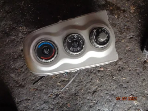 Χειριστήρια Καλοριφέρ για TOYOTA YARIS (2006 - 2009) (KL9) Χειριστήρια Καλοριφέρ για TOYOTA YARIS (2006 - 2009) (KL9)