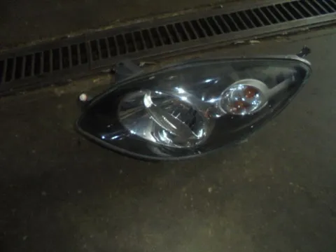 Φανάρι Εμπρός Αριστερό (Σπασμένη Βάση) για RENAULT TWINGO (2007 - 2012) (CN0) Φανάρι Εμπρός Αριστερό (Σπασμένη Βάση) για RENAULT TWINGO (2007 - 2012) (CN0)