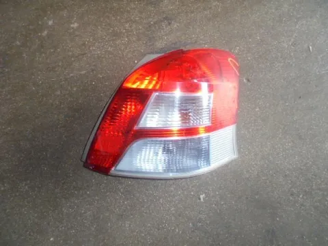 Φανάρι Πίσω Δεξί (Ραγισμένο) για TOYOTA YARIS (2009 - 2012) (XP90) Φανάρι Πίσω Δεξί (Ραγισμένο) για TOYOTA YARIS (2009 - 2012) (XP90)