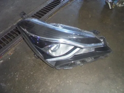 Φανάρι Εμπρός Δεξί (Ελαττωματικό LED) για TOYOTA YARIS (2017 - ) Φανάρι Εμπρός Δεξί (Ελαττωματικό LED) για TOYOTA YARIS (2017 - )