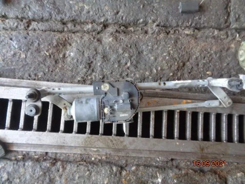Μοτέρ Κίνησης Εμπρός Υαλοκαθαριστήρων 1K8955119D για VW SCIROCCO (2008 - 2014) (137) ΠΑΛΕΤΑ 3 *297435*  Μοτέρ Κίνησης Εμπρός Υαλοκαθαριστήρων 1K8955119D για VW SCIROCCO (2008 - 2014) (137) ΠΑΛΕΤΑ 3 *297435*