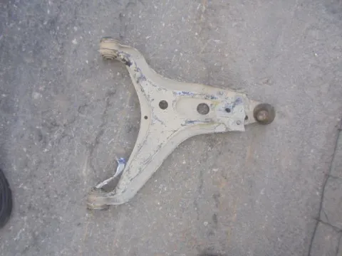 Ψαλίδι Εμπρός Δεξί για AUDI 80 (1991 - 1995) (8C) (B4) Avant S-W 5dr Ψαλίδι Εμπρός Δεξί για AUDI 80 (1991 - 1995) (8C) (B4) Avant S-W 5dr