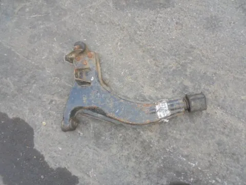 Ψαλίδι Εμπρός Δεξί για NISSAN SERENA (1991 - 1996) (C23) Ψαλίδι Εμπρός Δεξί για NISSAN SERENA (1991 - 1996) (C23)