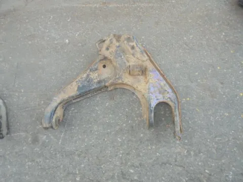 Ψαλίδι Εμπρός Δεξί Κάτω για VW TARO (1994 - 1997) Ψαλίδι Εμπρός Δεξί Κάτω για VW TARO (1994 - 1997)