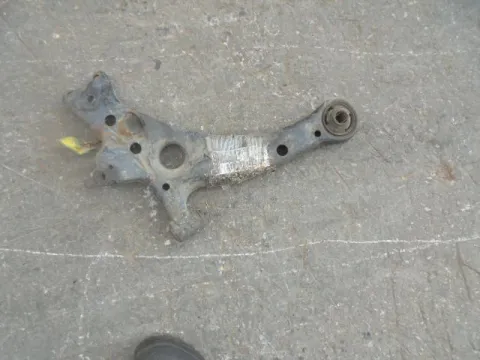 Ψαλίδι Εμπρός Δεξί για TOYOTA AVENSIS (1997 - 2000) (T220) Ψαλίδι Εμπρός Δεξί για TOYOTA AVENSIS (1997 - 2000) (T220)