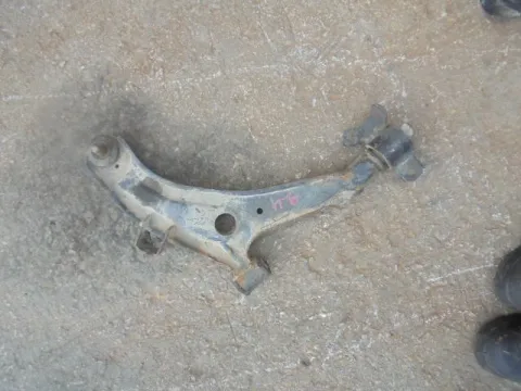 Ψαλίδι Εμπρός Δεξί για HYUNDAI COUPE (1997- 1999) (RD) Ψαλίδι Εμπρός Δεξί για HYUNDAI COUPE (1997- 1999) (RD)
