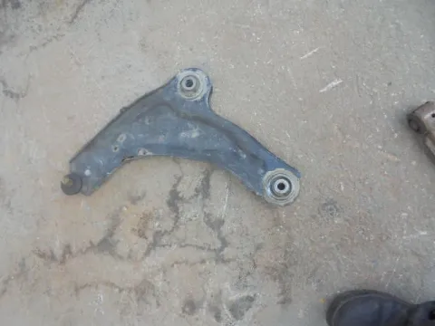 Ψαλίδι Εμπρός Αριστερό για RENAULT LAGUNA (2001 - 2005) (BG) (KG) Ψαλίδι Εμπρός Αριστερό για RENAULT LAGUNA (2001 - 2005) (BG) (KG)